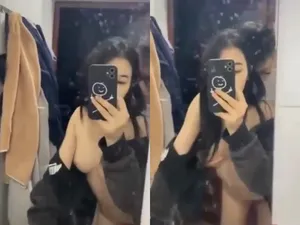 Gái xinh vú ngon "đi ngoài" ny cho thằng bạn thân phang trong toilet
