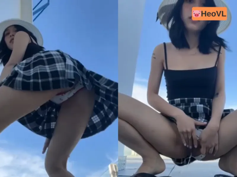 Cô bạn gái dâm đi đi chơi nhưng cũng không quên quay clip show hàng cho fans xem