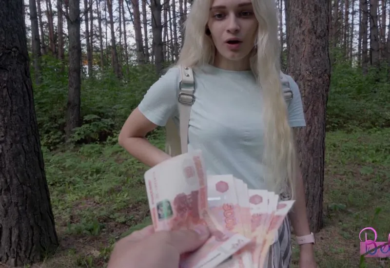 Dùng tiền gạ nắc con ghệ hám tiền ngay trong rừng vắng vẻ